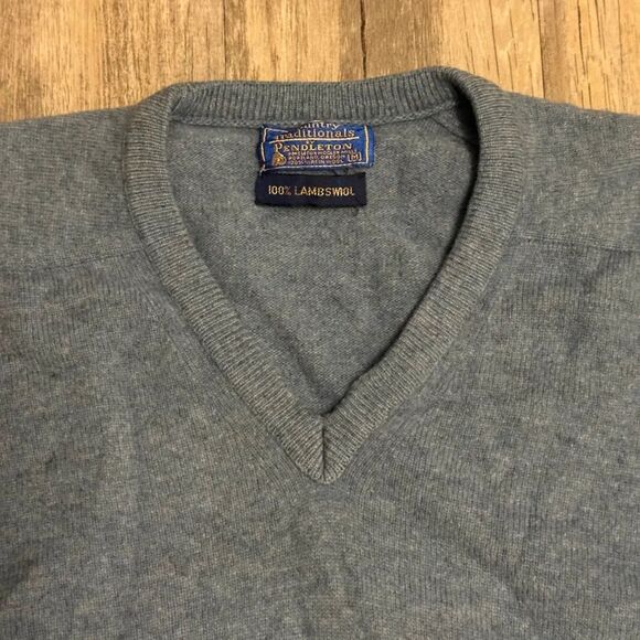 Vintage Pendleton 100% Lambswool Elbow Patch V Neck Sweater Size Medium - Picture 3 of 6